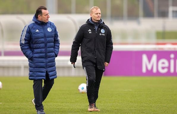 Schalke-Sportchef Marc Wilmots (links), hier mit Trainer Karel Geraerts, sucht einen neuen Technischen Direktor.