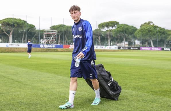 Max Grüger erhält beim FC Schalke 04 einen Profivertrag. 