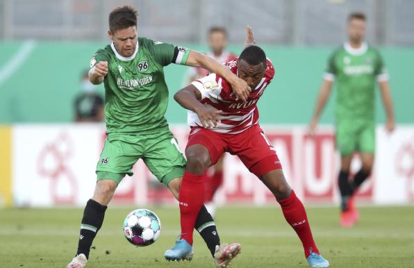 Saliou Sané (rechts) verlässt die Würzburger Kickers nach drei Jahren.