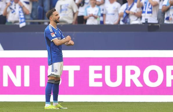 Schalke möchte mit Kenan Karaman verlängern. 