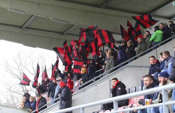 Die Fans des SV Lippstadt 08 - sie werden bald Hasan Dere in ihren Farben sehen.