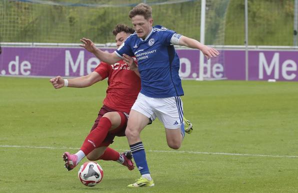 Niklas Barthel (rechts) hat auch einen Profivertrag bei Schalke 04. 