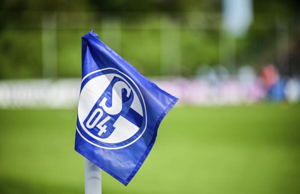 Ein neuer Stürmer für Schalke 04.