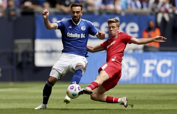 Der FC Schalke 04 testet auch in diesem Sommer gegen Twente Enschede.