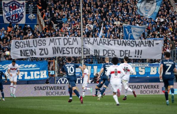 Fans des VfL Bochum protestieren.