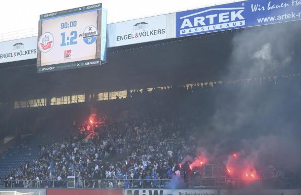 Fans von Hansa Rostock im Moment des Abstiegs.