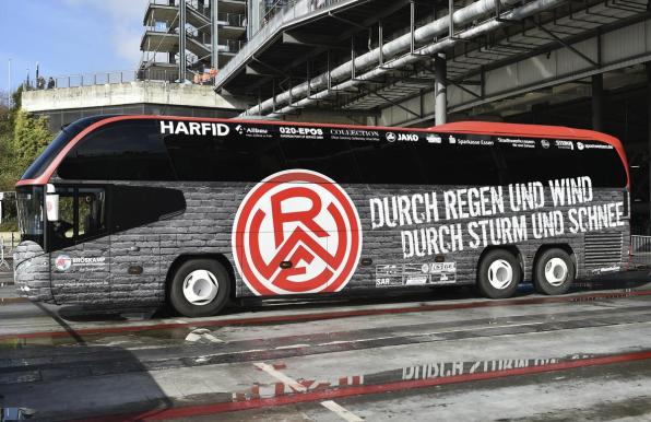 Der Mannschaftsbus von Rot-Weiss Essen muss in der 3. Liga über 13.000 Kilometer - Hin- und Rückfahrt - abspulen.
