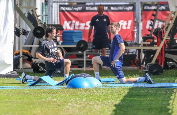 Lockerer Aufgalopp: Schalke-Zugang Felipe Sanchez bei seinem ersten Training.