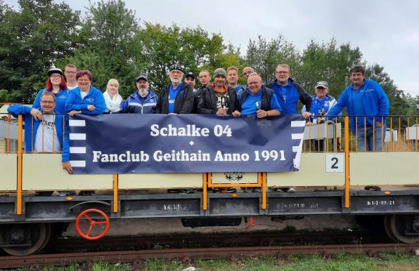 Der Fanclub Geithain/Sachsen unterstützt neben dem FC Schalke auch Viktoria Pilsen.