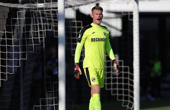 Beim Testspiel in Verl: Philipp Schulze wurde von den Schalke-Fans gefeiert.