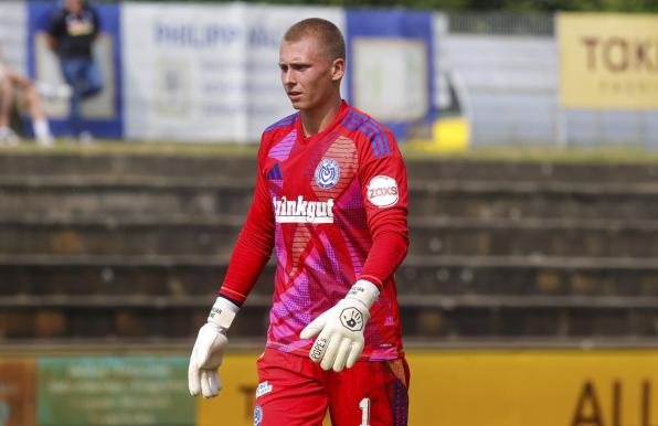 Max Braune steht beim Saisonstart des MSV Duisburg im Tor.