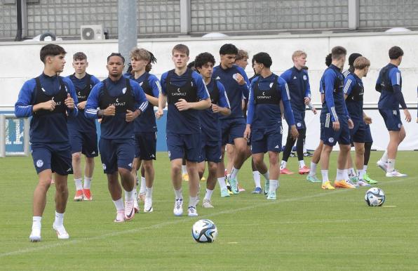 Schalkes U19-Talente beim Trainingsstart Anfang Juli.