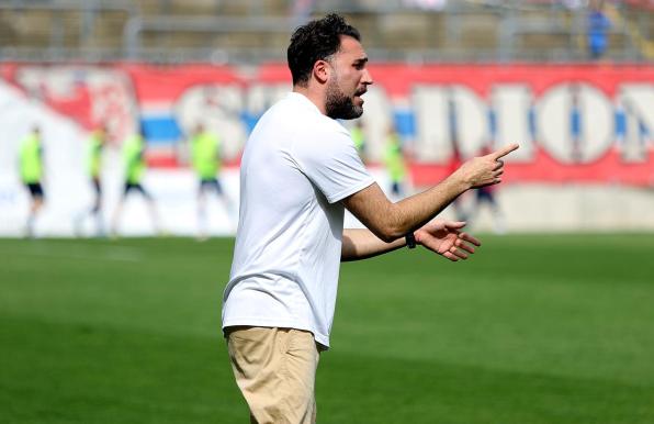 Gütersloh-Trainer Julian Hesse freut sich auf den MSV Duisburg.