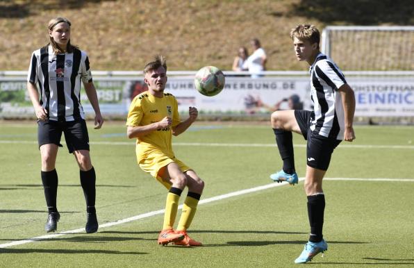 Luca Pasche (rechts, hier im Einsatz für die SG Wattenscheid U19 im Jahr 2022) ist zurück an der Lohrheide. 