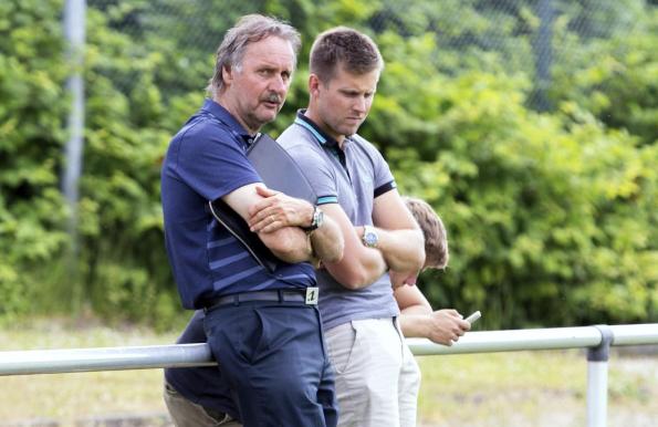 Peter Neururer (links) war 2019 als Sportlicher Leiter bei der SG Wattenscheid tätig. 