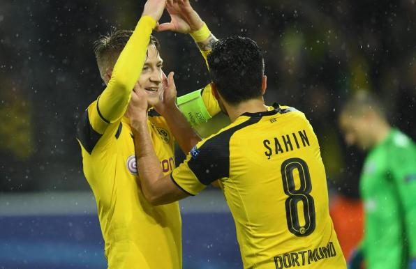 Borussia-Dortmund-Torschützen Marco Reus (links) und Nuri Şahin (rechts) feiern.