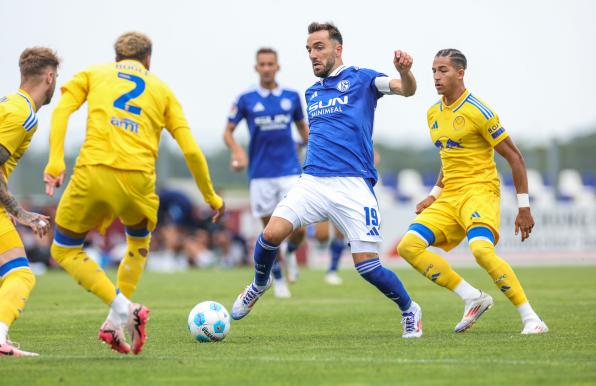 Schalke-Kapitän Kenan Karaman. 