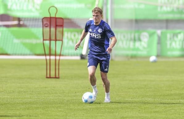 Derry John Murkin steht bei Schalke 04 unter Vertrag.