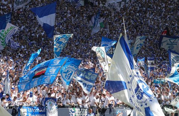 Schalke-Fans freuen sich auf den Saisonauftakt.