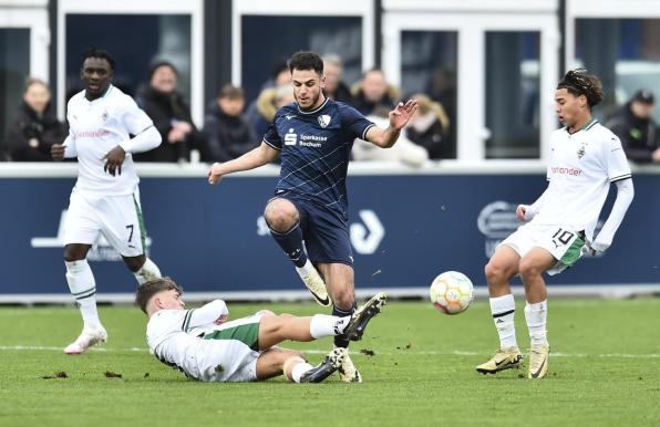 Adam Tolba (blaues Trikot) wechselt vom VfL Bochum zum KFC Uerdingen. 