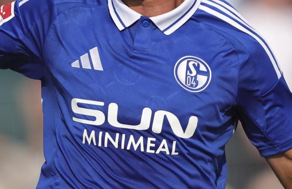 Ligaspitze: Das neue Heimtrikot des FC Schalke 04.