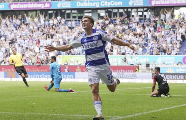 Patrick Sussek jubelt nach einem Tor für den MSV Duisburg.