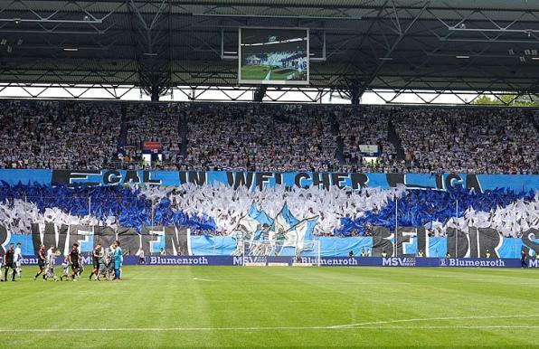 Die Fans des MSV Duisburg präsentierten vor Anpfiff eine Choreo.