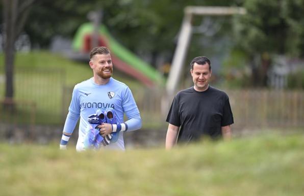 Mit Timo Horn (l.) ergänzte Sportdirektor Marc Lettau das VfL-Torwartteam.