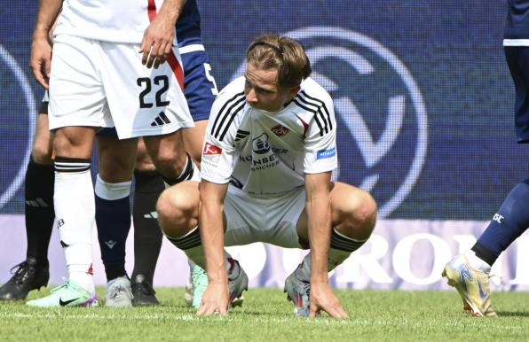 Caspar Jander musste mit Nürnberg trotz 2:0-Führung  beim KSC ohne Punkte nach Hause. Nun geht es gegen Schalke 04. 