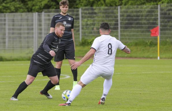 Raphael Steinmetz, hier für Schwarz-Weiß Alstaden am Ball.