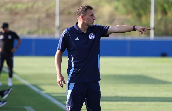 Jakob Fimpel, Trainer FC Schalke 04 II beim Spiel gegen den SV Rödinghausen.