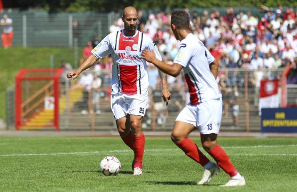 RWO-Verteidiger Tanju Öztürk ist von den eigenen Fans beeindruckt. 