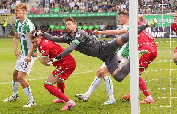 Preußen Münster biss sich an H96-Keeper Ron-Robert Zieler die Zähne aus. 