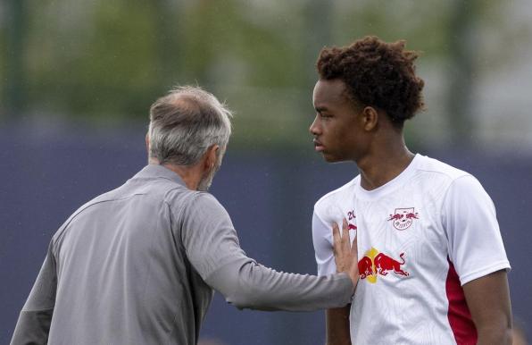 Assan Ouédraogo (rechts) kann RB Leipzig erst einmal nicht helfen.