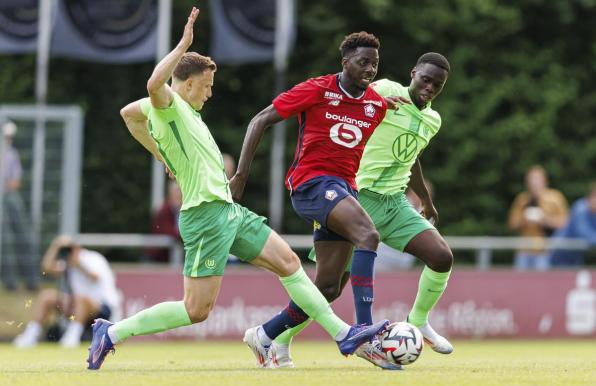 Kofi Amoako (rechts) in Diensten des VfL Wolfsburg.