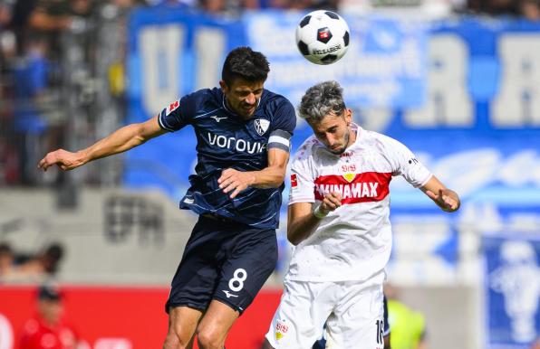 Atakan Karazor (rechts) im Kopfballduell mit Bochums Anthony Losilla.