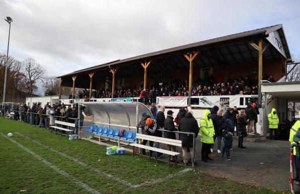 Die Westkampfbahn, Heimspielstätte des 1. FC Düren.