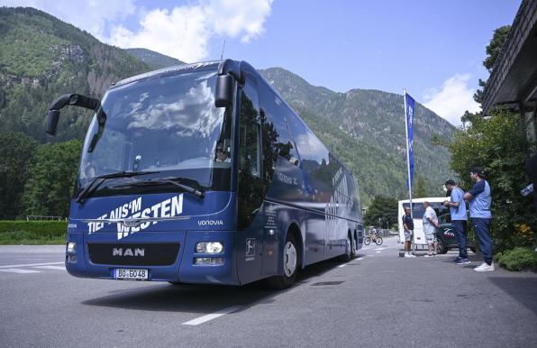 Der Bus des VfL Bochum im österreichischen Trainingslager.