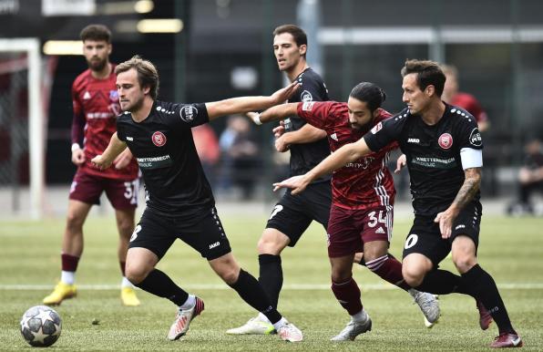 Mats-Lukas Scheld (links) traf gegen Rot Weiss Ahlen sehenswert.