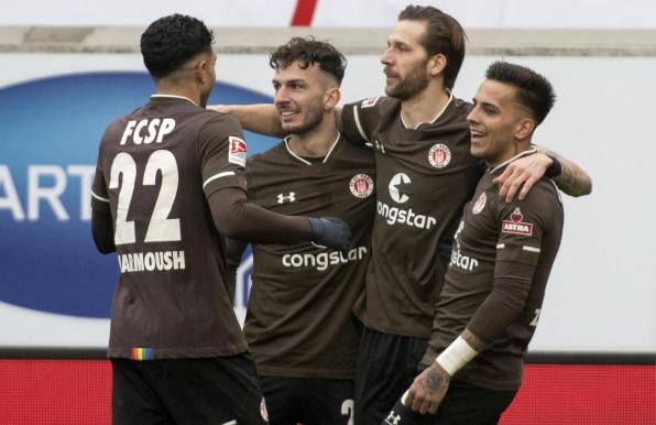 Auf Schalke spielten sie nicht zusammen, beim FC St. Pauli schon: Rodrigo Zalazar und Guido Burgstaller (von rechts).