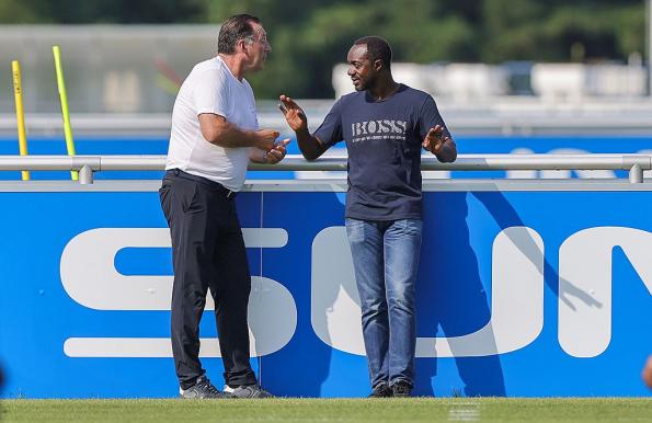 Marc Wilmots (links) und Ben Manga verjüngen Schalke extrem. 