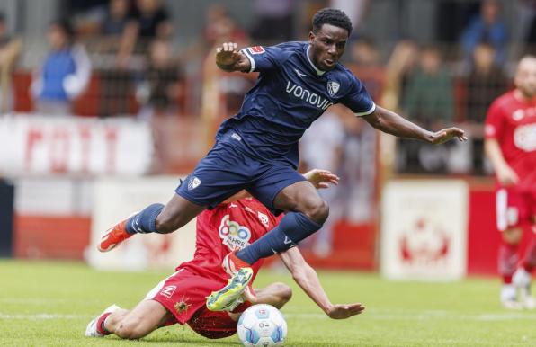 Jordi Osei-Tutu (vorne) spielte für den VfL Bochum noch im Test gegen Rot Weiss Ahlen.