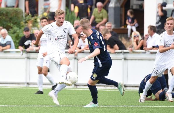 Beim Auftaktspiel der Oberliga Niederrhein setzte sich Ratingen mit 4:1 gegen Niederwenigern durch. 