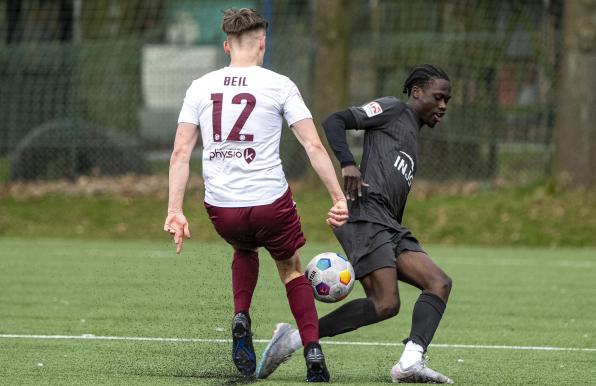 Niklas Beil und seine Mitspieler vom 1. FC Gievenbeck werden von einem jungen Trainer-Duo trainiert.  