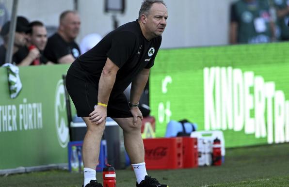 Fürth-Trainer Alexander Zorniger war am Samstag sauer auf seinen Torwart Nahuel Noll.