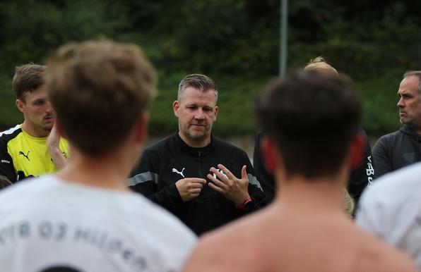 Tim Schneider, Trainer des VfB Hilden, verteilte nach dem Sieg Lob.