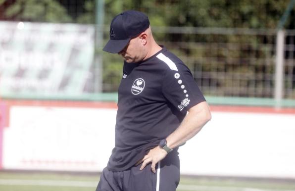 Nachdenklich und enttäuscht: Marcel Landers, Trainer von Arminia Klosterhardt.