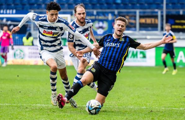 Julius Biada (rechts) im Trikot des 1. FC Saarbrücken.