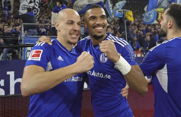 Moritz Jens (rechts) in Diensten des FC Schalke 04.