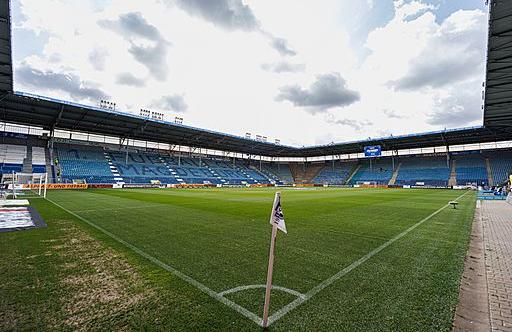 Im Stadion des 1. FC Magdeburg holte Schalke am vergangenen Wochenende ein 2:2. Für Aufsehen sorgte ein Polizeieinsatz bei der Anreise der Gästefans.
